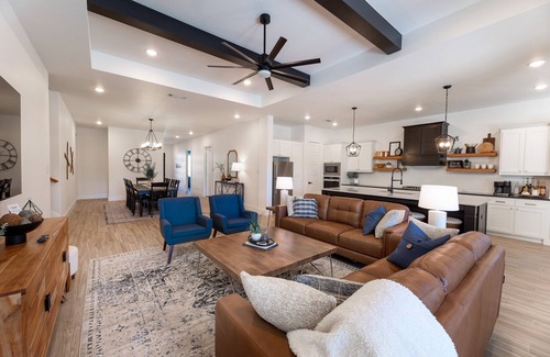 Arlington House | Resort Style Home Prime Walking Location to Stadiums