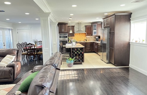 Wallkill House | Resort style house with pool