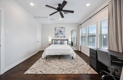 South Central Houston Apartment | Resort vibe with Pool and Hot tub Downtown skyline views