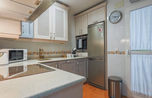 Poligono Sur Apartment | Rest and Elegance in Seville. 4 px - 2 bed. WIFI and A/C. PARKING.