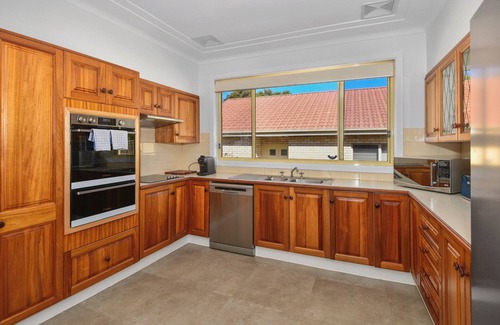 Long Jetty Apartment | Rest and Recover with Sunsets Over The Lake - MAGNESIUM SPA and ICE BATH