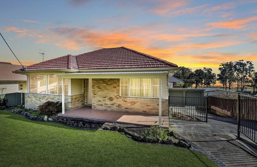 Long Jetty Apartment | Rest and Recover with Sunsets Over The Lake - MAGNESIUM SPA and ICE BATH