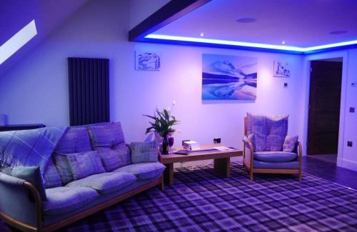 Whitebridge Apartment | Rest At Last - Highland Apartment with Private hot tub