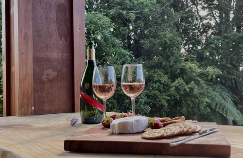 Karangahake Cabin | Rest n Relax . . Peaceful relaxed retreat, great views, close to beach and bush