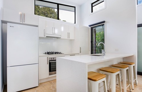 Umina Beach House | Rest - Pet Friendly with Outdoor Bath - 3 Mins Walk to Beach