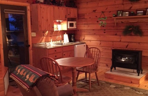Anna Cabin | Rest, Relax and Renew. Our log cabin experience awaits your arrival.