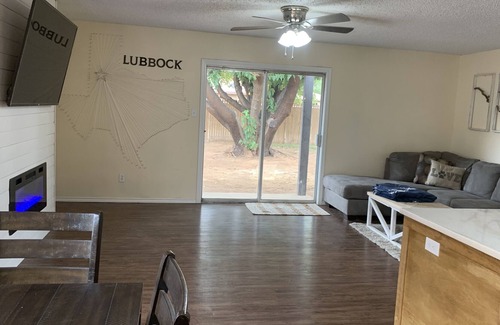 Lubbock House | Rest your paws at this 3 bedroom Lubbock house