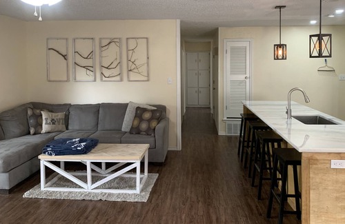 Lubbock House | Rest your paws at this 3 bedroom Lubbock house