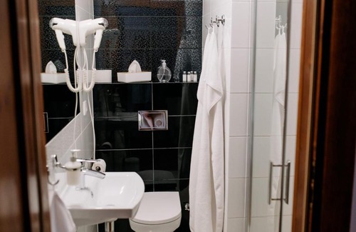 Oborniki Slaskie Hotel | Restauracja Perła