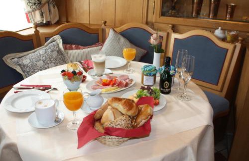 Landshut House | Restaurant-Café-Pension Himmel