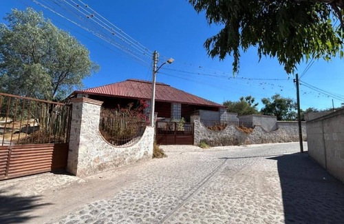 Colon Cottage | Restaurante y Cabañas Cané