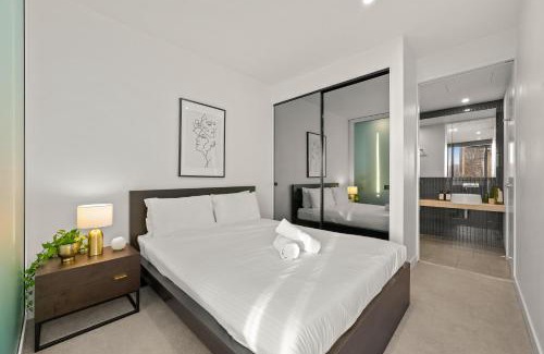 Melbourne Central Business District Apartment | Restful CBD Park Views Retreat