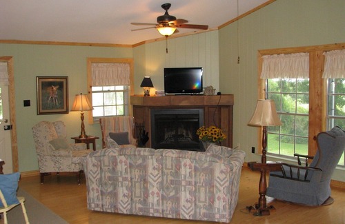 Burton Bed & Breakfast | Restful Country Charm, World Renowned Antiquing, Concerts and Shakesperean Plays