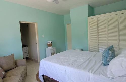 Tower Isle House | Restful Retreat 12 mins to the beach!