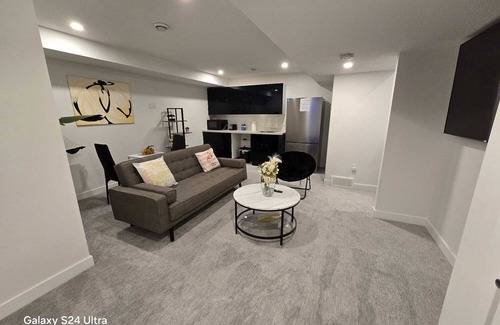 Airdrie House | RestInhive