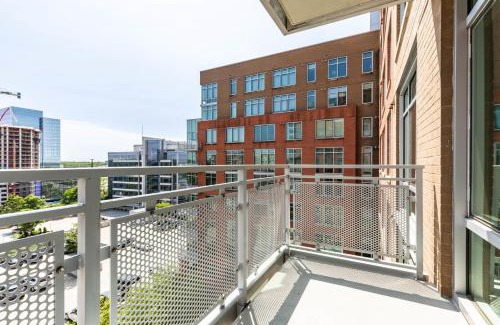 Reston Apartment | Reston 1br w pool wd close to shopping mall WDC-828
