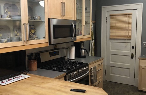Downtown House | Restored 1906 3-Bedroom Townhouse Overlooking the Mississippi River unit #1.