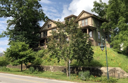 Downtown House | Restored 1906 3-Bedroom Townhouse Overlooking the Mississippi River unit #1.
