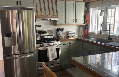 Blodgett Landing Cottage | Restored 4 Bedrm Lakefront Summer cottage on Lake Sunapee Blodgett Landing