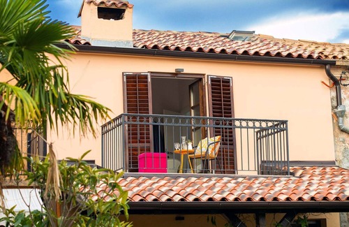 Kornic House | Restored farmhouse near the sea