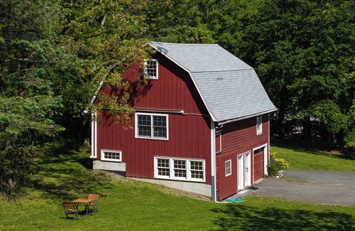 Hillsdale House | Restored Historic 1850s Barn "Carriage House" Studio @ Hillsdale Town Center