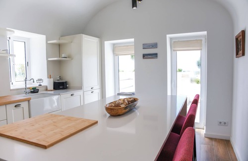 Poco do Mouro Villa | Restored Country Manor ,V4, salt water heated pool, large gardens, sea views