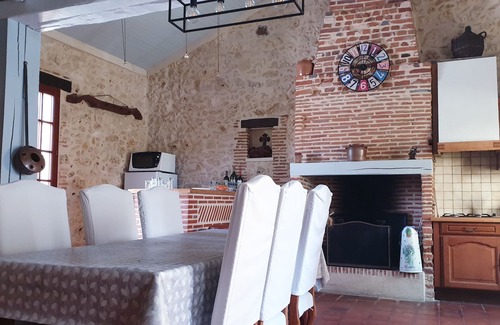 Mouleydier House | Restored stone house with unheated swimming pool, 10 kms from Bergerac.