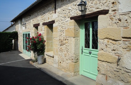 Mouleydier House | Restored stone house with unheated swimming pool, 10 kms from Bergerac.