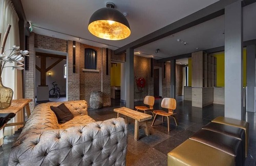 Coevorden Hotel | Restored Warehouse Room Close to WILDLANDS Adventure Zoo Emmen