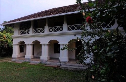 Kozhinjampara House | Restored150 yr Old Mansion - Granary experience