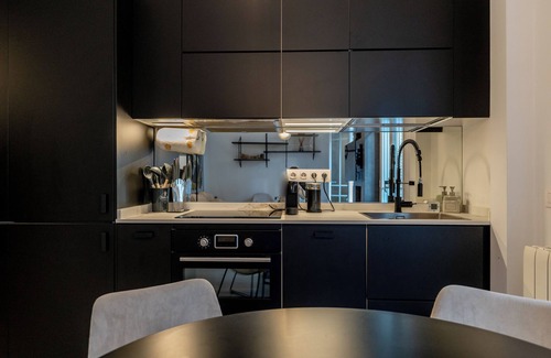 Ibiza Apartment | Retiro at Your Doorstep: Enjoy the Heart of Madrid