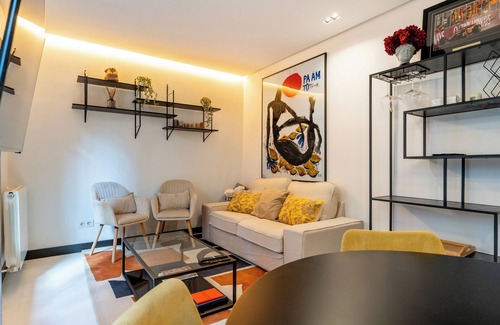Ibiza Apartment | Retiro at Your Doorstep: Enjoy the Heart of Madrid