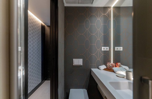 Ibiza Apartment | Retiro at Your Doorstep: Enjoy the Heart of Madrid