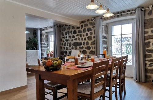 Seneujols Bed & Breakfast | Retraite Champêtre Proche du Puy-en-Velay avec Accès Chemin de Compostelle et Lac du Bouchet - FR-1-582-455