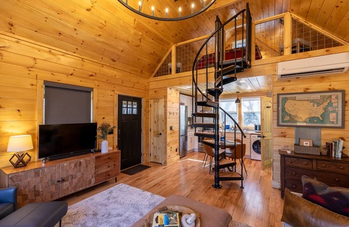 West Jefferson House | Retreat at Riverbend - 1BR with Riverfrontage!