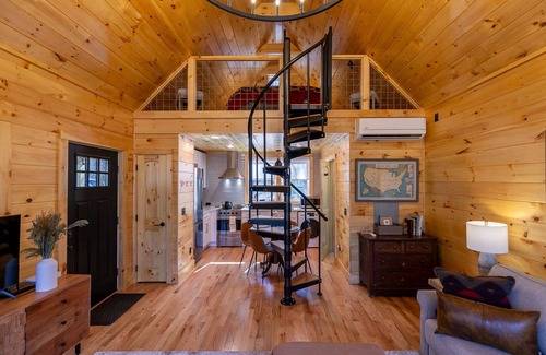 West Jefferson House | Retreat at Riverbend - 1BR with Riverfrontage!