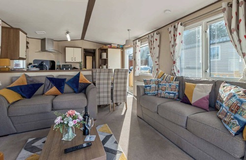 Cheriton Bishop Ski Chalet | Retreat at the Lake-Fishing+Heated Pool 500yrds away