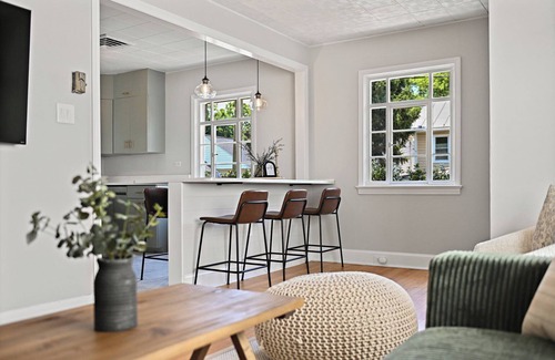 Leesburg's Old and Historic District House | Retreat in Historic Downtown Leesburg - Walkable to Everything!nn