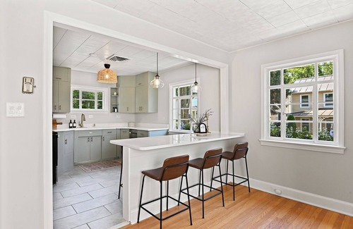 Leesburg's Old and Historic District House | Retreat in Historic Downtown Leesburg - Walkable to Everything!nn