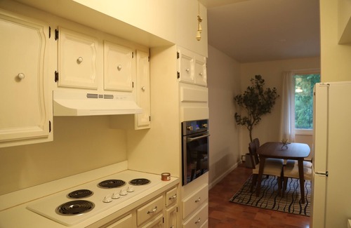 Saugerties South Apartment | Retreat on 4.83 Acres—Fenced Dog Yard & Peaceful Family Escape w/Pool & WIFI