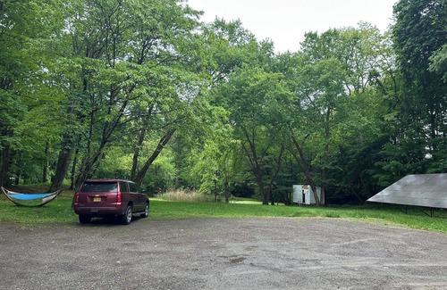Saugerties South Apartment | Retreat on 4.83 Acres—Fenced Dog Yard & Peaceful Family Escape w/Pool & WIFI
