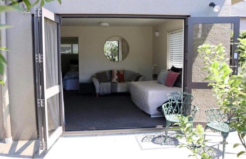Mount Maunganui Apartment | Retreat on Rita ~ Downtown Mount Maunganui with beach access