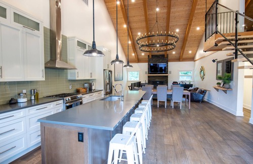 Gibsons House | Retreat on Sunshine Coast, BC