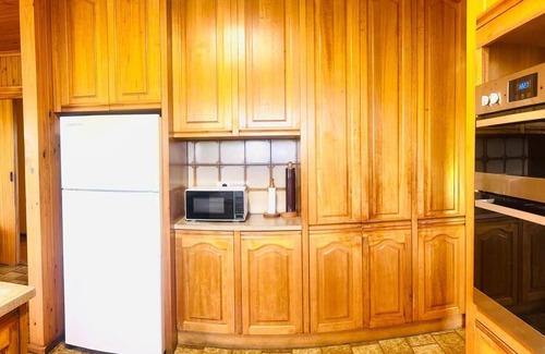 Willunga Other | Retreat to Willunga Farmhouse. Attractions Willunga Market, Wineries, Walking