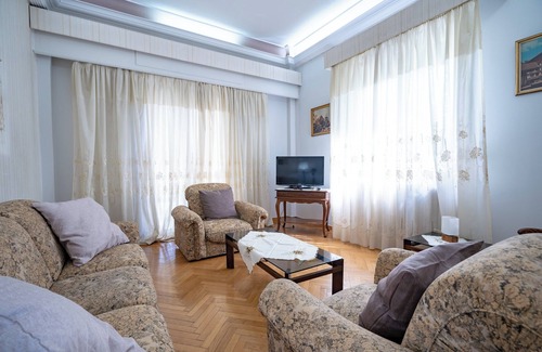 Irakleio Apartment | Retro 2-Bdrm House Near Metro in Heraklion by ΜΡS