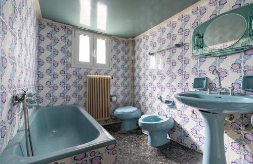 Irakleio Apartment | Retro 2-Bdrm House Near Metro in Heraklion by ΜΡS