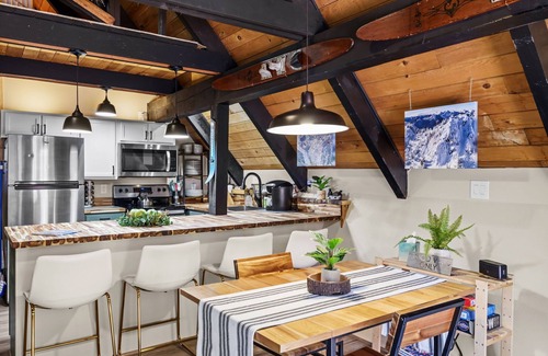 Skykomish Cabin | Retro A-Frame Cabin - Hot tub
