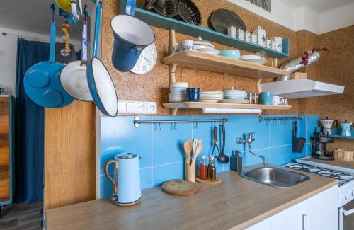 Lomnice nad Popelkou Apartment | Retro Art room