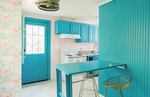 Petersburg House | Retro bungalow minutes away from historic Old Towne Petersburg!