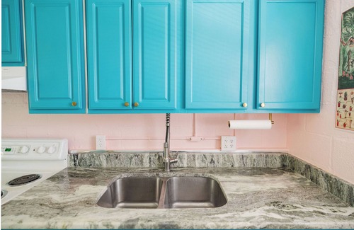 Petersburg House | Retro bungalow minutes away from historic Old Towne Petersburg!
